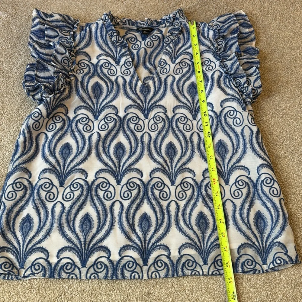 Versona Blue and White Patterned Swirl Blouse Ruffle Sleeve women's Size Medium - Picture 3 of 8
